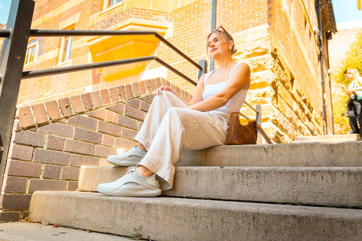 Pause auf der Treppe im RALFY'S N1 – Shooting Jan 2025